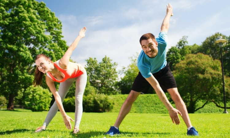 身材火辣气质出众！杨幂成为《晶核》手游的代言人！
